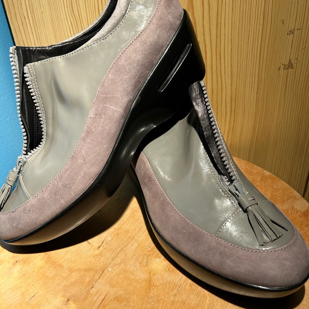 New women's shoes. Cole Haan brand. Nike Air resistant sole. Size 9.$55.